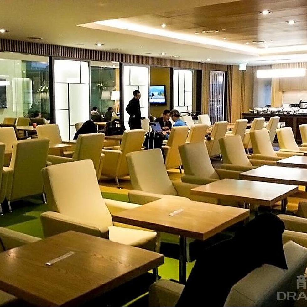 Sky Hub Lounge East Wing | Terminal 1 at Incheon International Airport (ICN)
